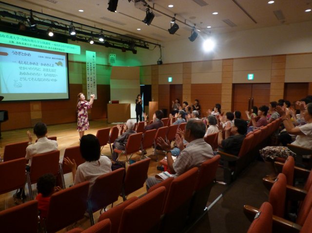 △鳥取短期大学　幼児教育保育学科　羽根田真弓教授のワークショップの様子