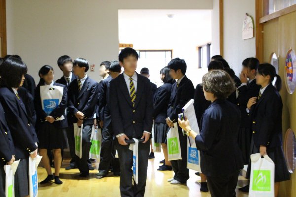 青谷高等学校のみなさんが見学に来られました 受験生応援サイト 鳥取看護大学 看護師 保健師 養護教諭二種免許状 青谷高等学校のみなさんが見学に来られました 受験生応援サイト 鳥取看護大学 看護師 保健師 養護教諭二種免許状