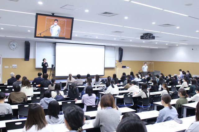 △総合司会は鳥取短期大学専攻科の学生が行いました