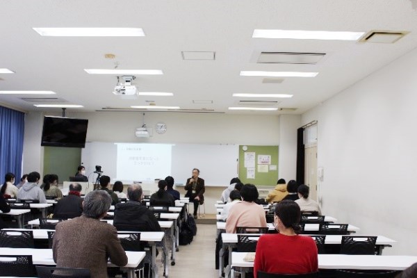 △写真や資料などの紹介もあり閉会後も話が尽きませんでした