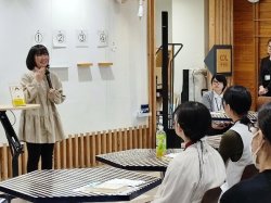 △本の魅力を語る松浦さん