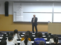 理事長講話会「学ぶこと、働くこと、そして生きること　～鳥取看護大学1年生へのメッセージ～　」を実施しました。（1年生対象キャリアガイダンス）